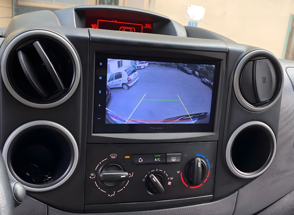 Sécurisez chaque manœuvre et protégez votre carrosserie grâce à l’aide au stationnement HD